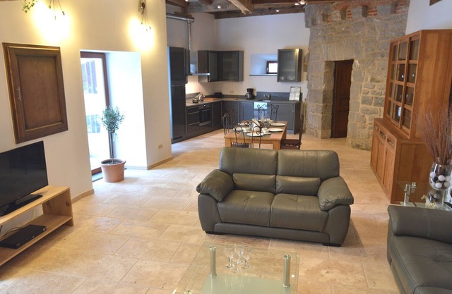 Moderna Casa de vacaciones en Senzeille con vistas al jardín