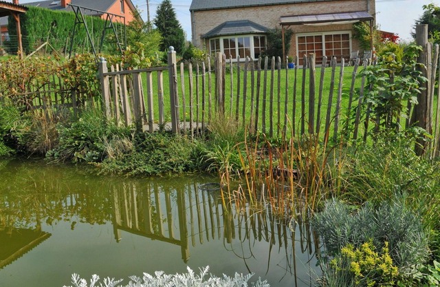 Moderna casa de vacaciones en Somme-Leuze con amplio jardín