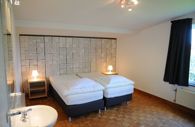 Moderna casa de vacaciones en Noiseux con vistas al jardín