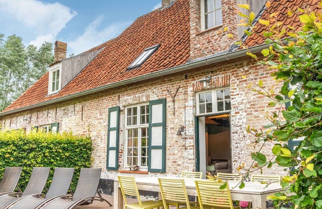 Moderna casa de vacaciones en Damme con jardín privado