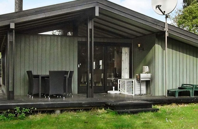 Moderna casa de vacaciones en Skibby con barbacoa