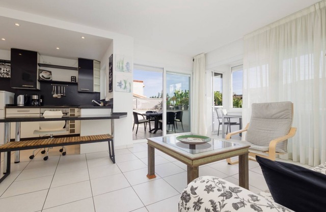 Casa vacacional moderna en Costabella, Marbella