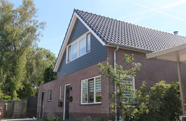 Moderna casa de vacaciones con terraza en Limmen