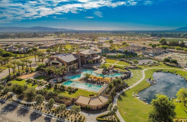 Modern Home Built 2017, Festival Close ... A pie de Coachella y diligencia
