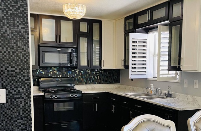 Modern Home in the Horizon Golf Course Area