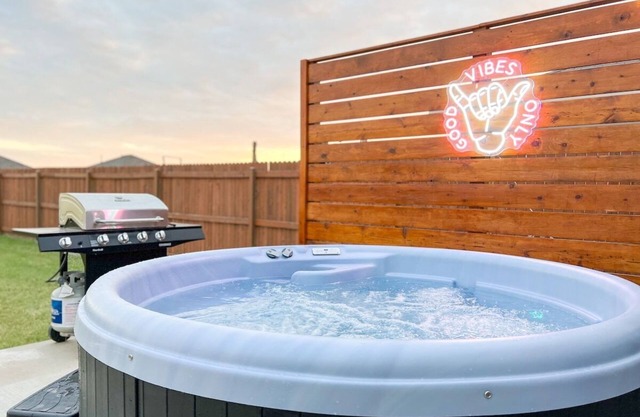 Modern Home Near Rose District: KING Bed, Hot Tub