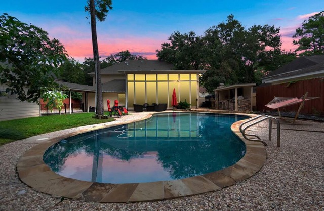 Modern Home with Pool, Hot Tub and Game Room