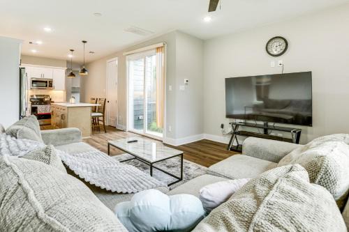 Modern Home with Private Yard in Northeast H-Town!