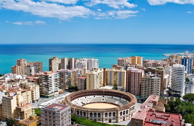 Espaciosa, moderna e independiente casa con hermoso patio en el centro de Má...