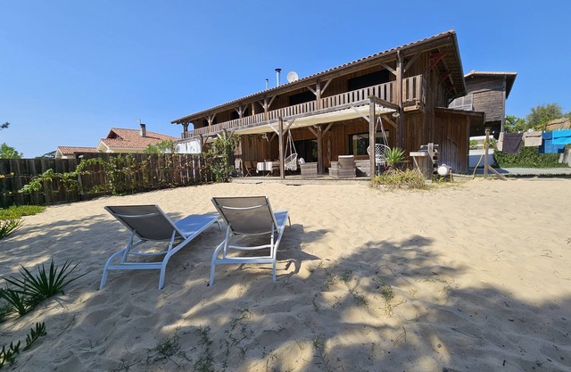 Modern house near the beach - CONTIS