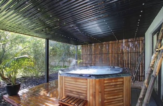 Modern House, 3 bedroom, Spa and ocean views