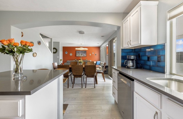 Modern House for 18 with Firepit in Boise