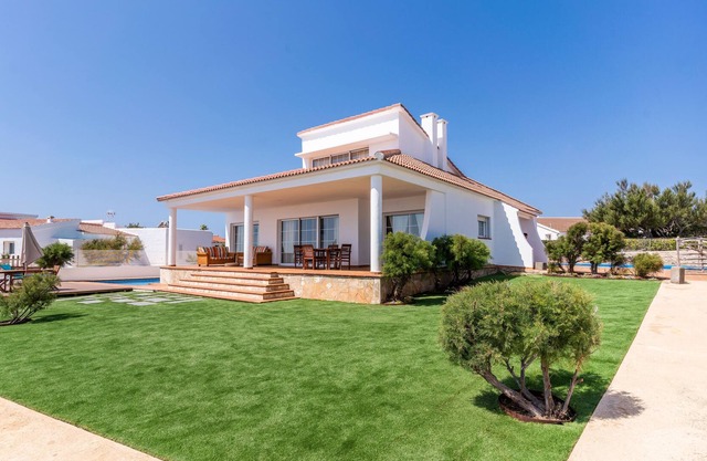 Casa moderna para tus vacaciones en primera línea de mar
