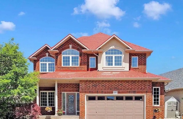 Modern house near Albion falls.