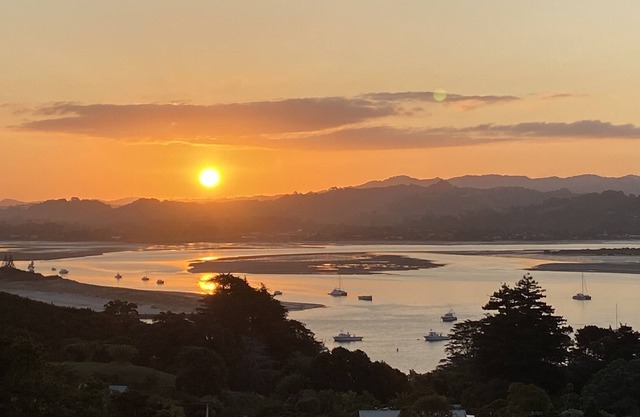 Nuevo con vistas y puestas de sol en Ti Point
