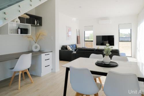 Modern Howick Town House Fibre WiFi Netflix