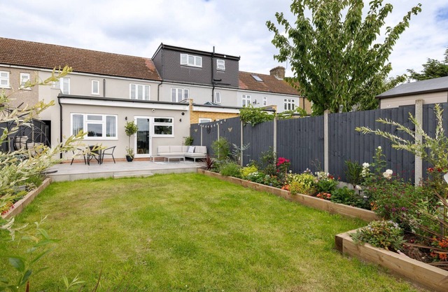 Moderna casa en Ilford con jardín privado