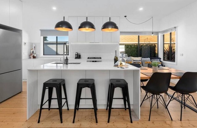 MODERN IN THE HEIGHTS - Church Street Renovated Getaway