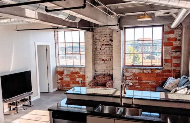 Modern-Industrial 1 BR, Downtown Davenport (#2)