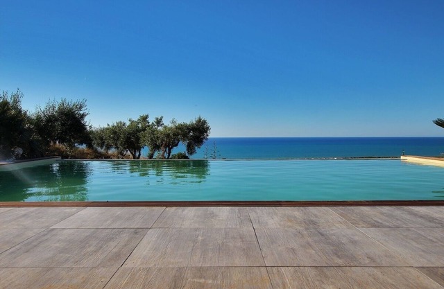 Propiedad moderna con Private Practice Golf, piscina privada, jardín, WiFi, Vista al mar