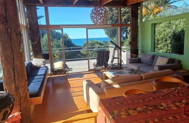 Modern Kiwi family bach right on the beach. Private & pet friendly.