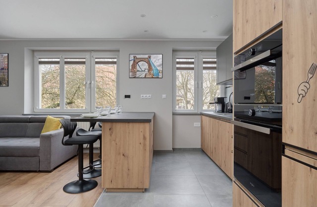 Modern Kotsisa Apartment by Renters