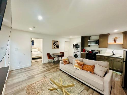 Modern LA Guest House