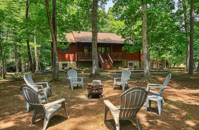 Modern Lake Anna Cabin with TWO King Suites