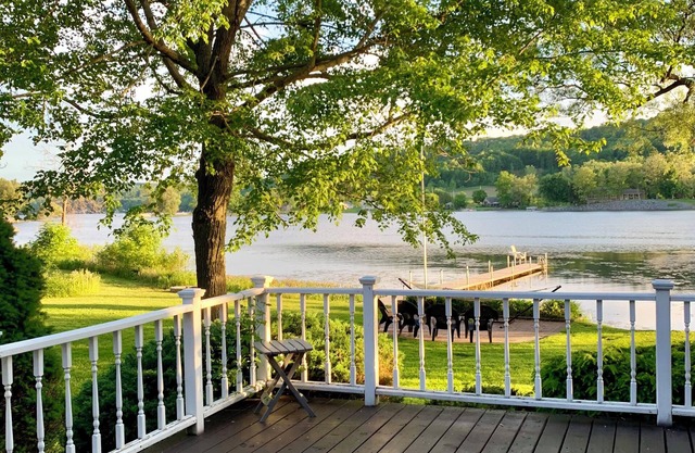Available on Labor Day: Modern lake house w/ private lakefront, fire pit, kayaks