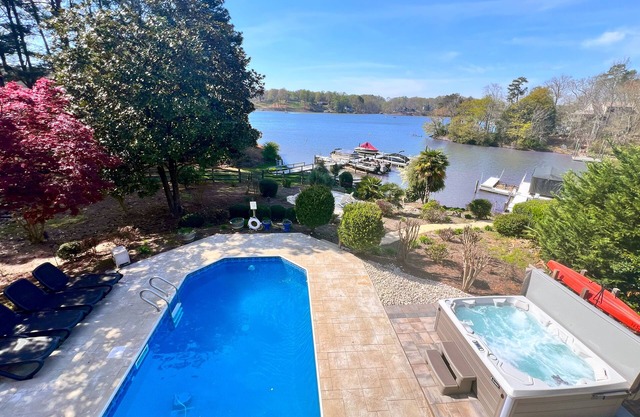 Modern Lakefront Oasis - Private Pool & Salt Water HotTub with Beautiful Sunsets