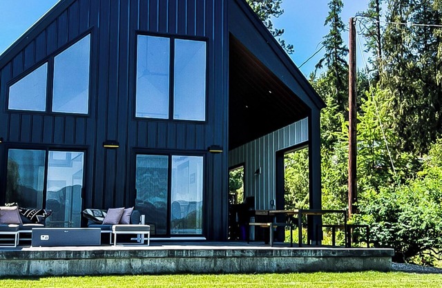 Modern Lakeside Cabin on a Sandy Beach