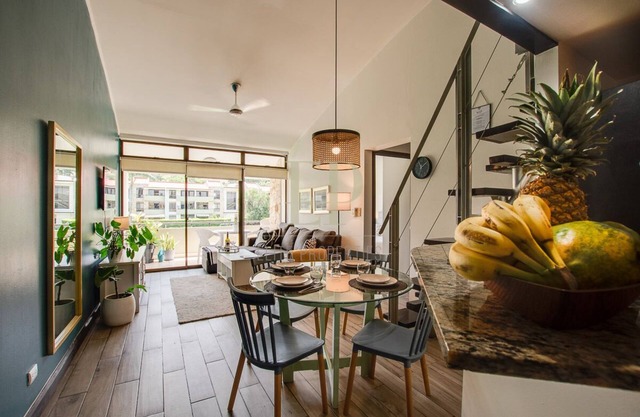 Modern Lakeview Penthouse: Pool,Gym,Office space,A/C