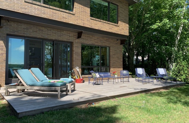 Modern Leland Cottage on North Lake Leelanau Lakefront 3 bed 4 bath