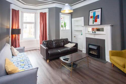 Modern, Light-filled and Sleek West End Apartment