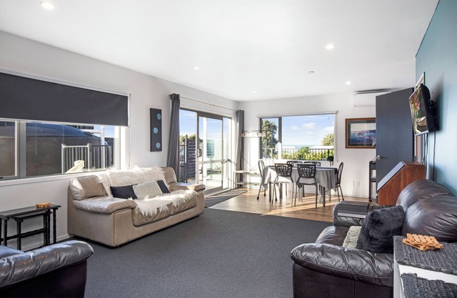 Modern Little Place At Castlepoint - with Private Direct Beach Access