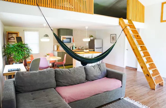 Modern Loft, perfect romantic getaway