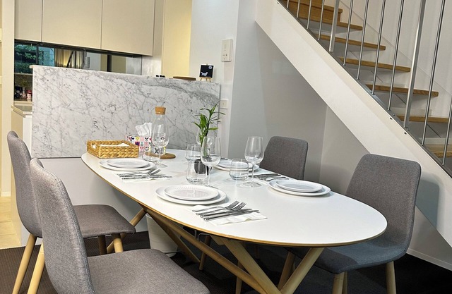 Modern Loft Retreat in Barton near Parliament House