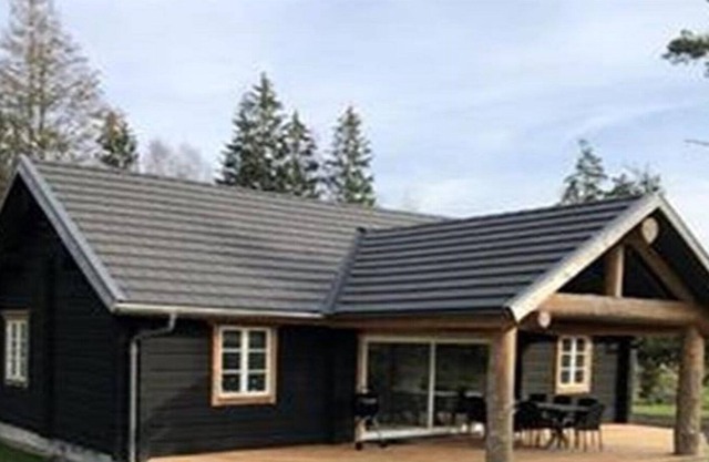 Modern log cabin with WiFi, boat and sauna