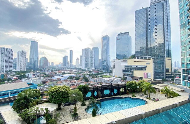 Modern Look And Comfy 3Br Apartment Bellagio Residence