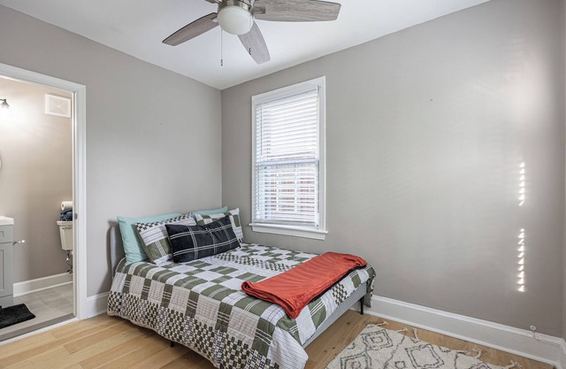 MODERN ☆ Lux ★ 2 BR 3 Bed Condo ☆ Prime Location