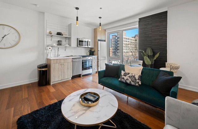 Modern Lux | Uptown Chicago! Steps to Aragon+Metro