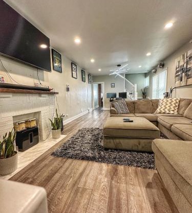 Modern Luxe 3BR 1BA with Bar 7