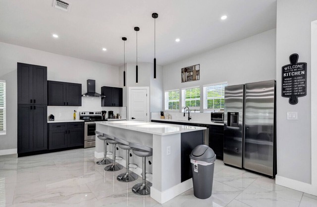 Modern Luxe Retreat|Sleeps 12|Alamo Heights
