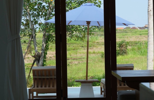 Modern Luxurious villa, with rice field views, and a 10-minute drive to Canggu.