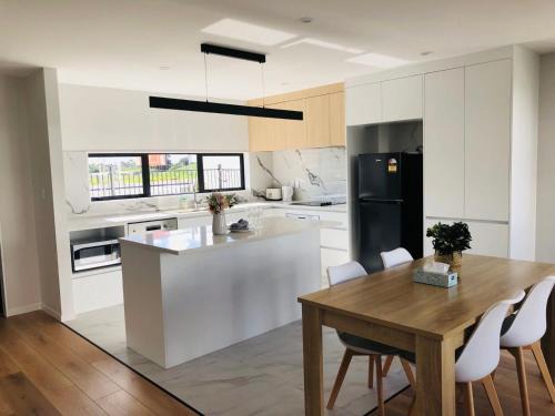 Modern & Luxurious Home 3