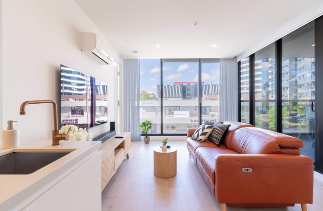 Modern Luxury 2B2B Sky Garden SmartTV