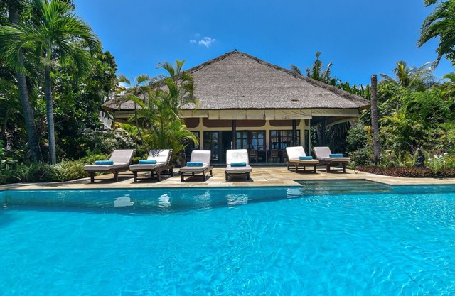 Moderno, de lujo y frente Amplio Beach Villa con piscina privada y personal