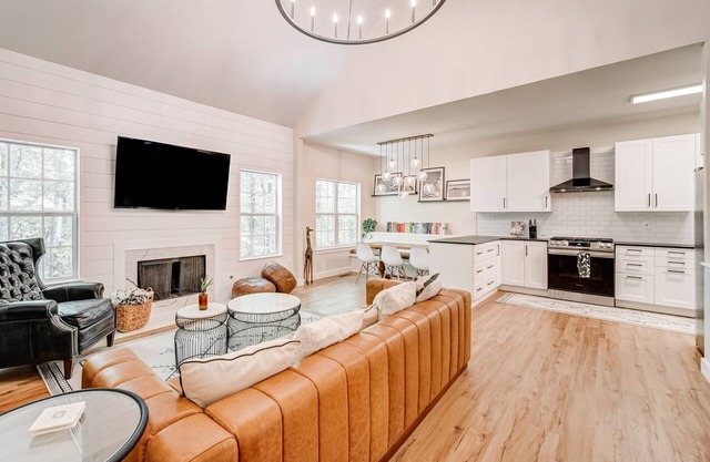Modern luxury furnished rental in Alpharetta. Pet friendly!