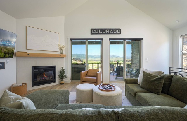 Modern Luxury Near RMNP, +HotTub .NEW - RockyRidge Retreat