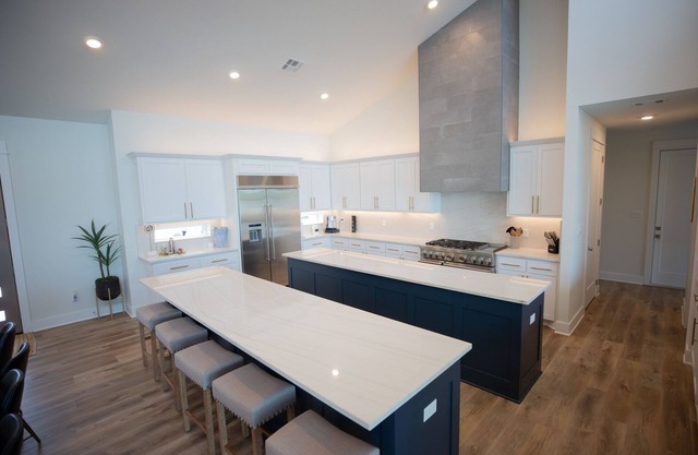 Modern Luxury on Cedar Creek Lake, Private Pool!